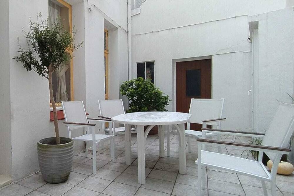 Photo of Patio Balcony in Montreuil-sur-Mer