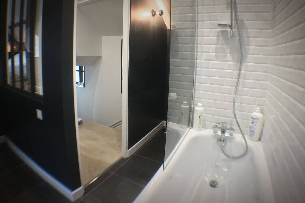 Photo of Bathroom in Apremont