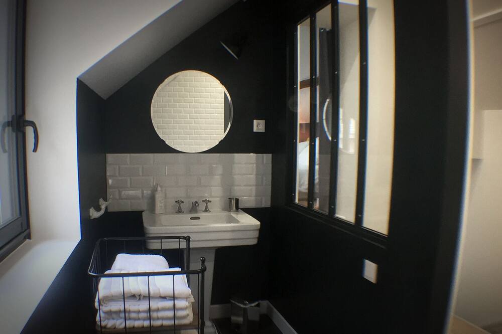 Photo of Bathroom in Apremont