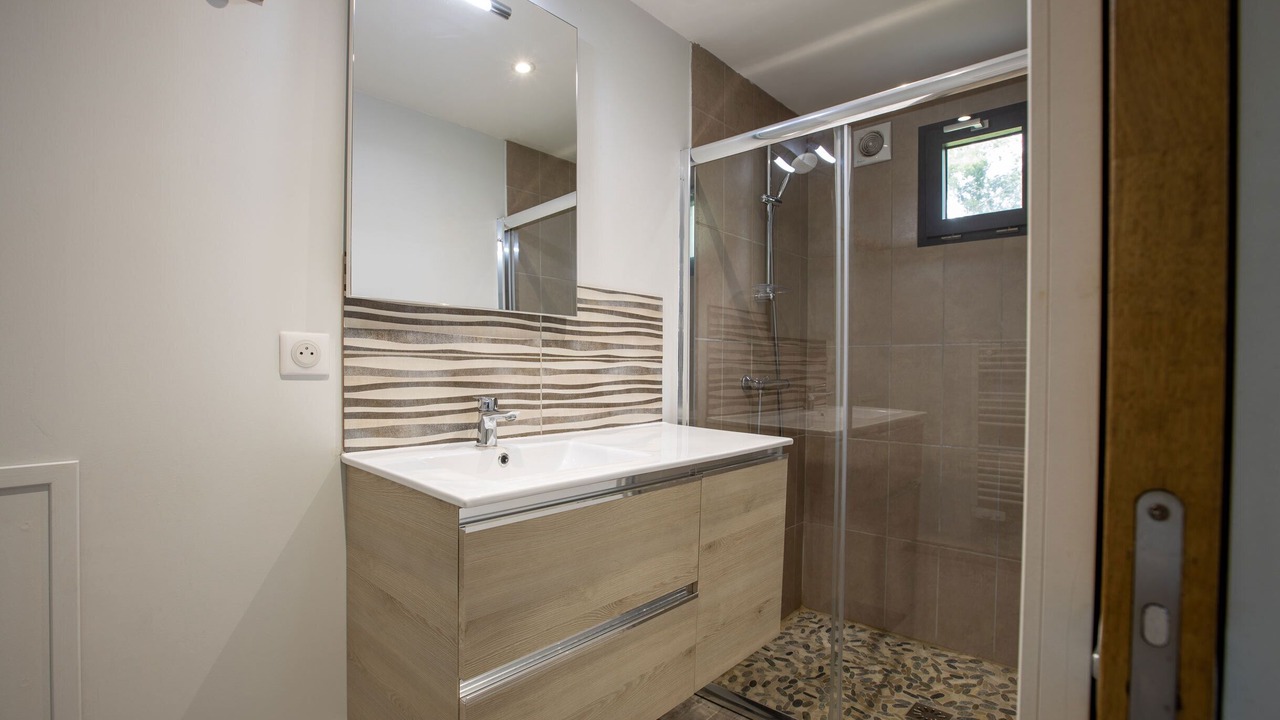 Photo of Bathroom in Beauchamps