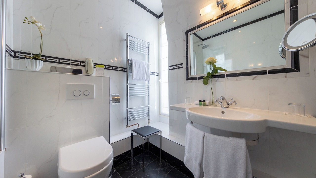Photo of Bathroom in Saint-Germain-en-Laye