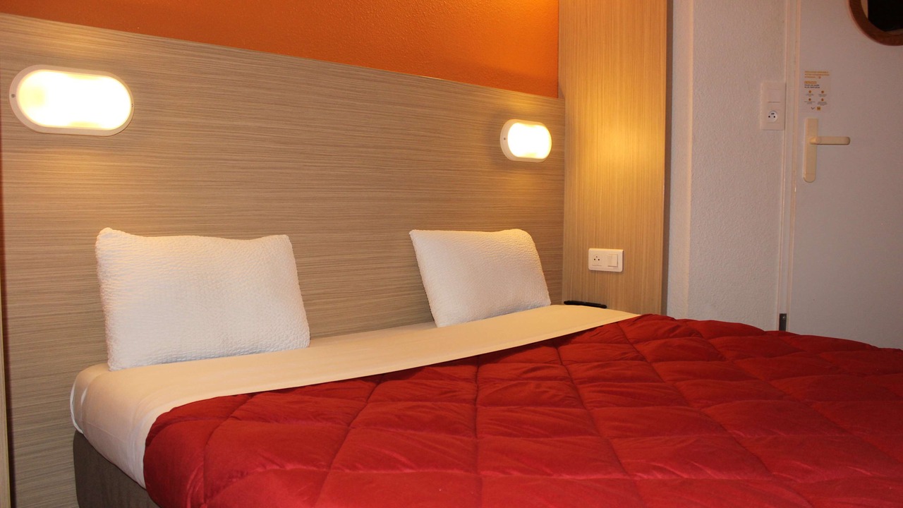 Photo of Bedroom in Elancourt
