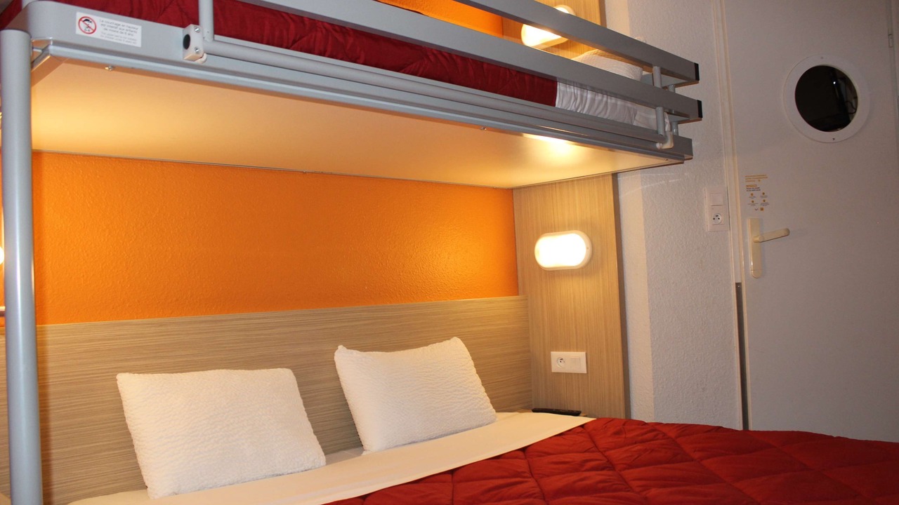 Photo of Bedroom in Elancourt