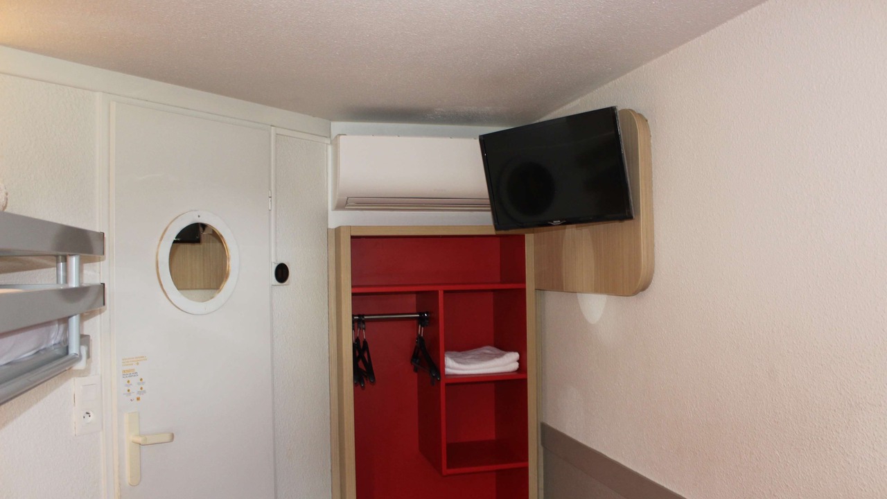 Photo of Bedroom in Elancourt