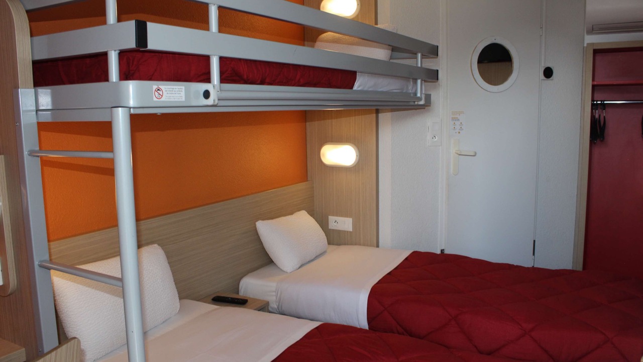 Photo of Bedroom in Elancourt