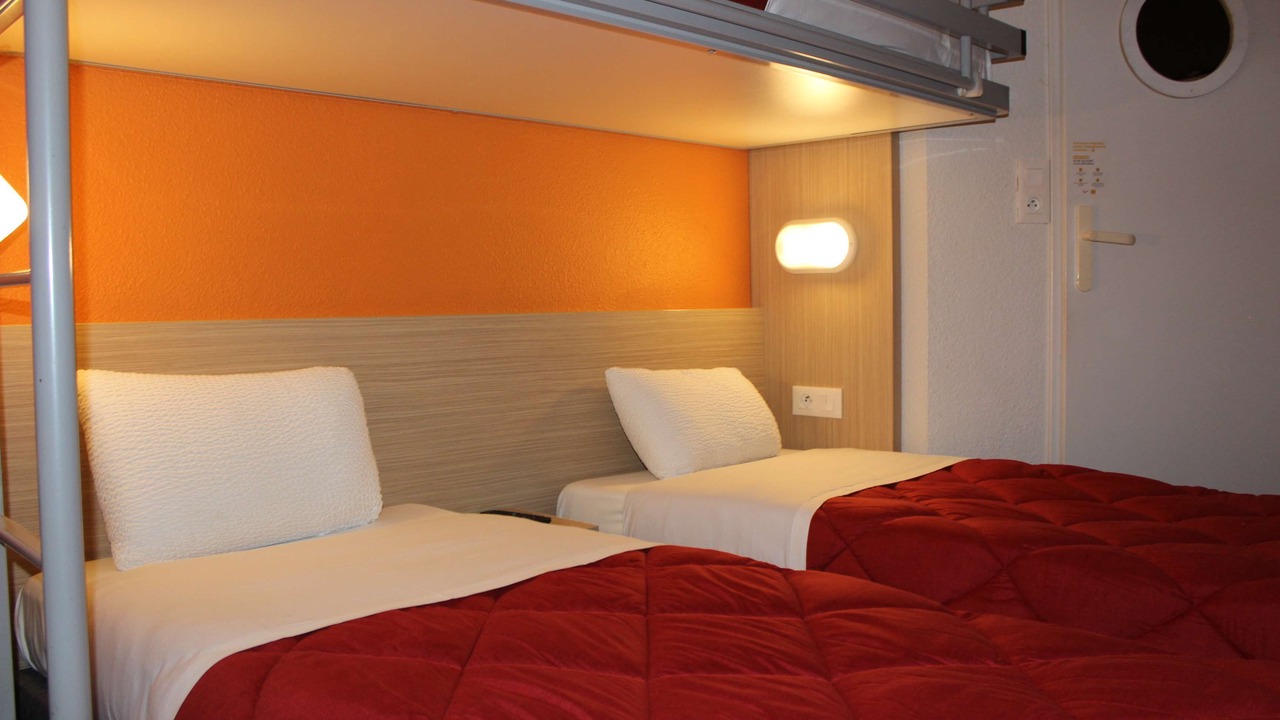 Photo of Bedroom in Elancourt