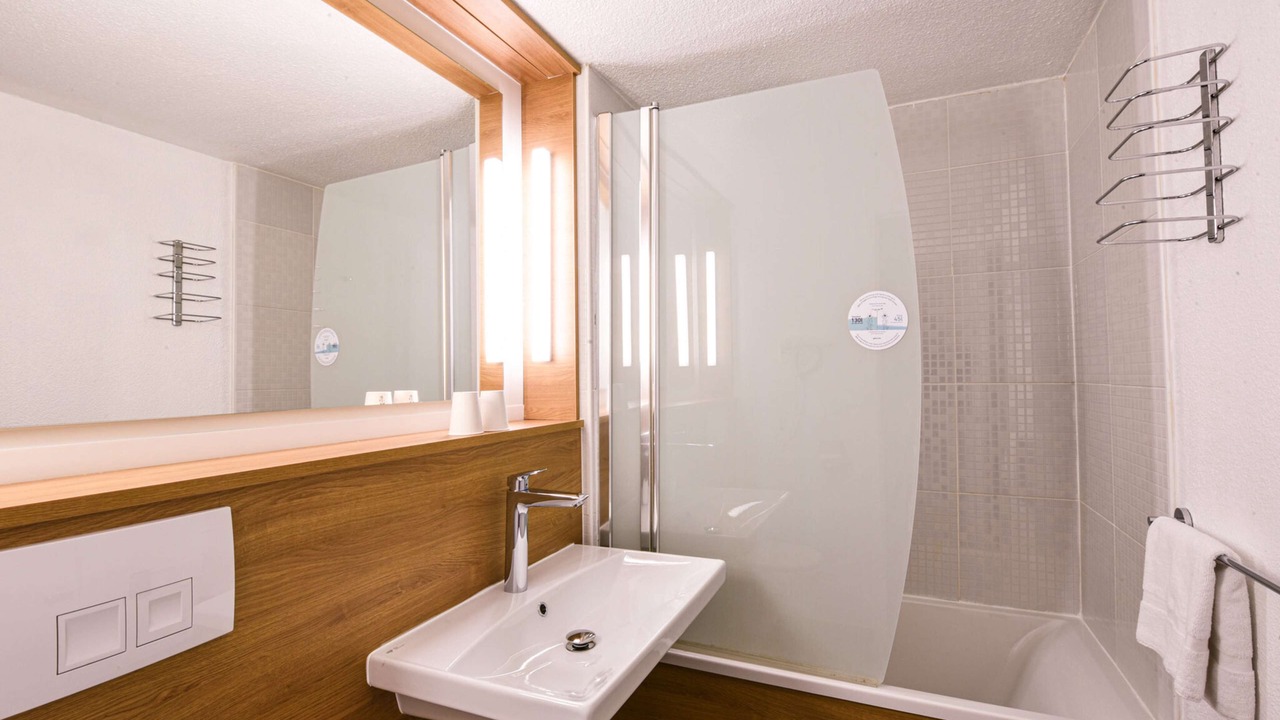 Photo of Bathroom in Villeneuve-Saint-Georges