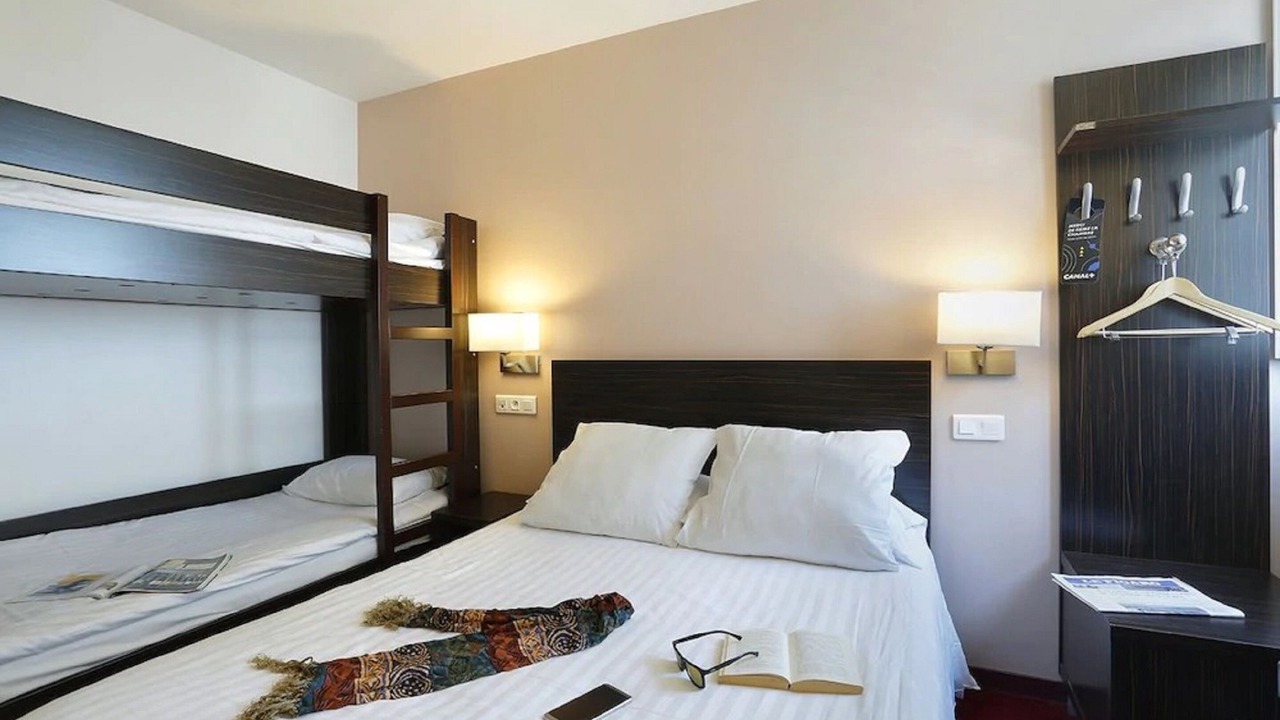 Photo of Bedroom in Orly