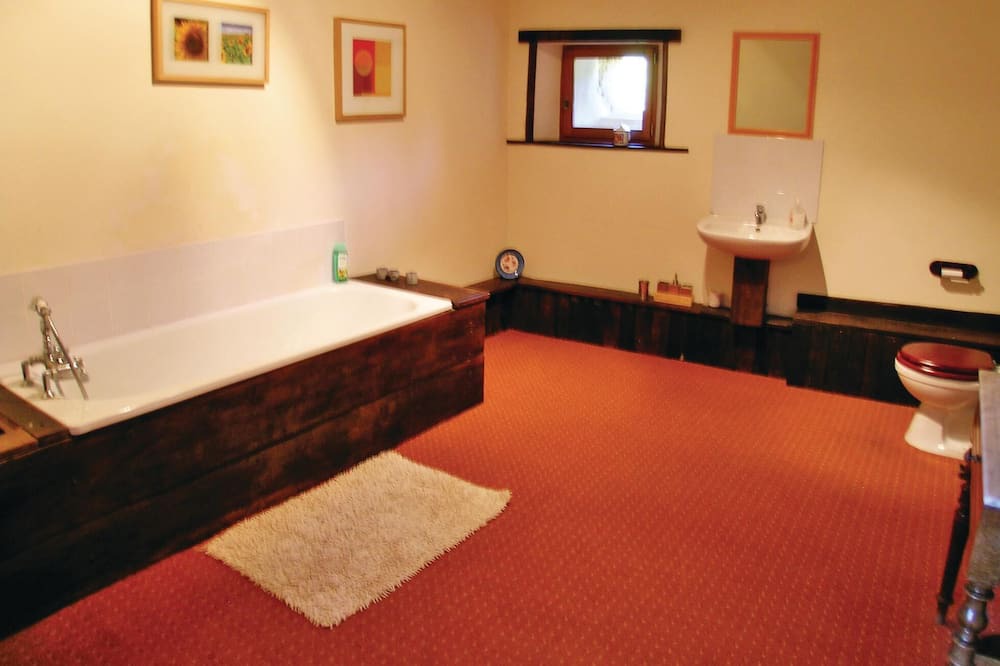 Photo of Bathroom in Moissannes