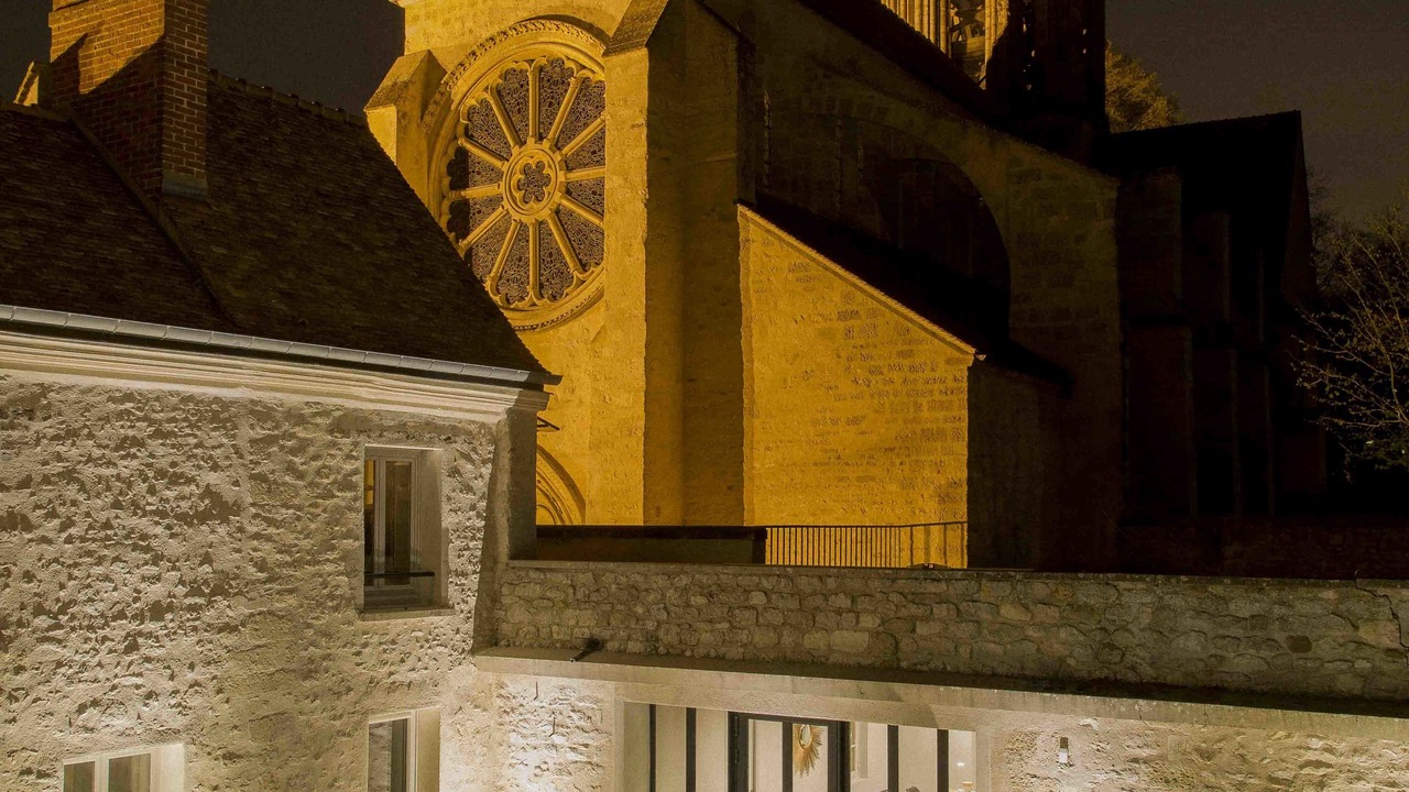 Photo of Buildings in Thiveral-Grignon