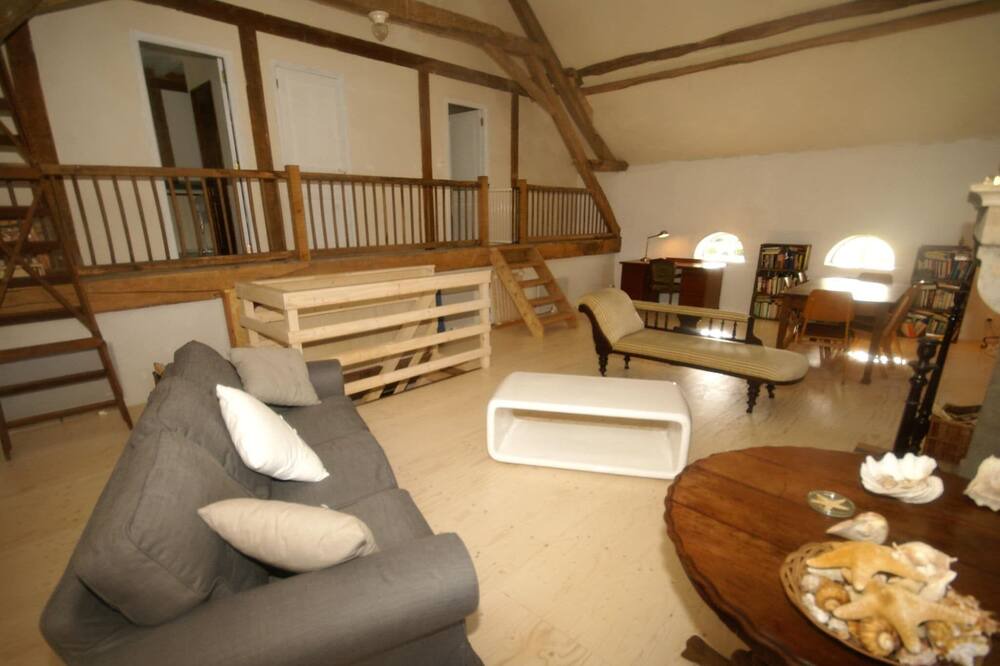 Photo of Livingroom in Saint-Germain-des-Champs