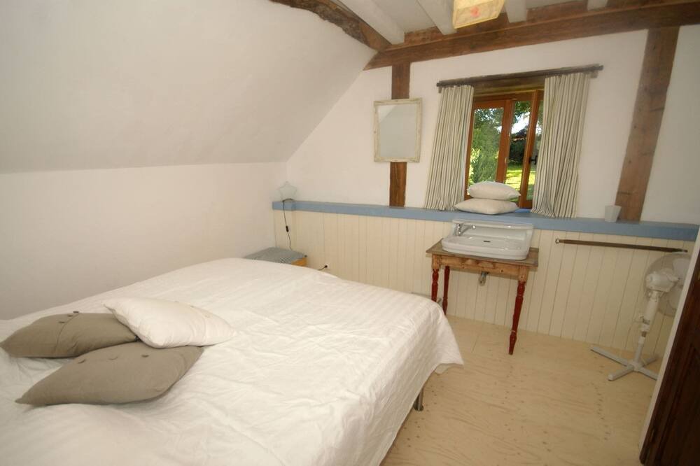 Photo of Bedroom in Saint-Germain-des-Champs
