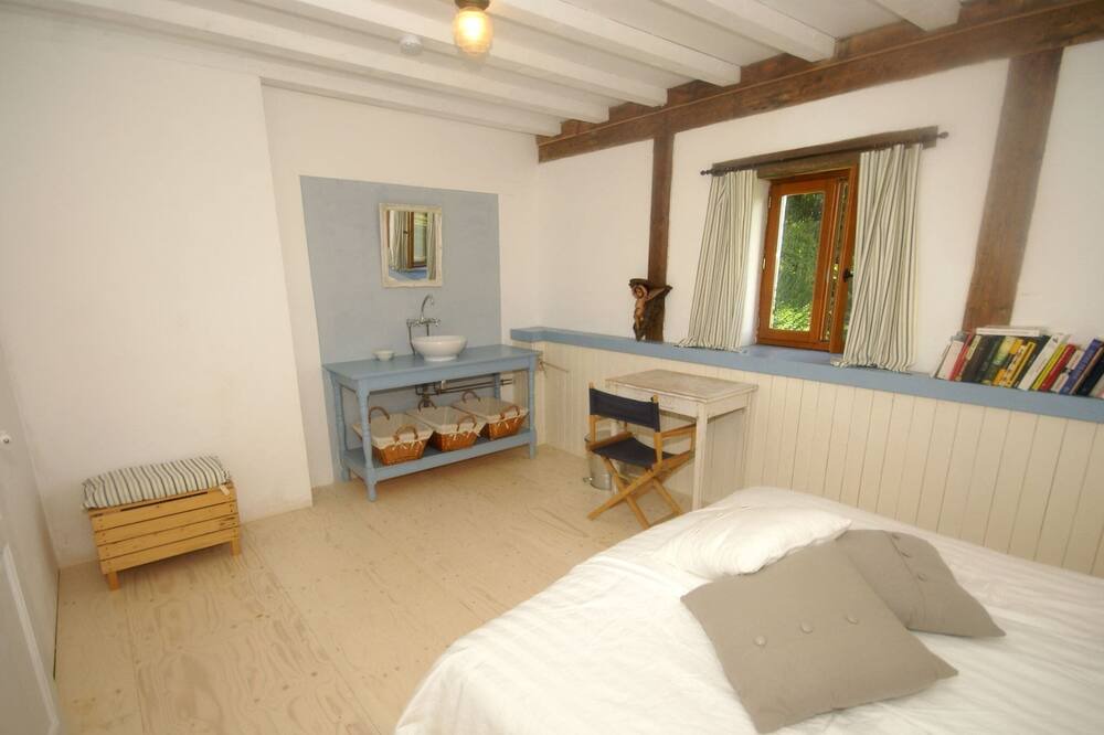 Photo of Bedroom in Saint-Germain-des-Champs
