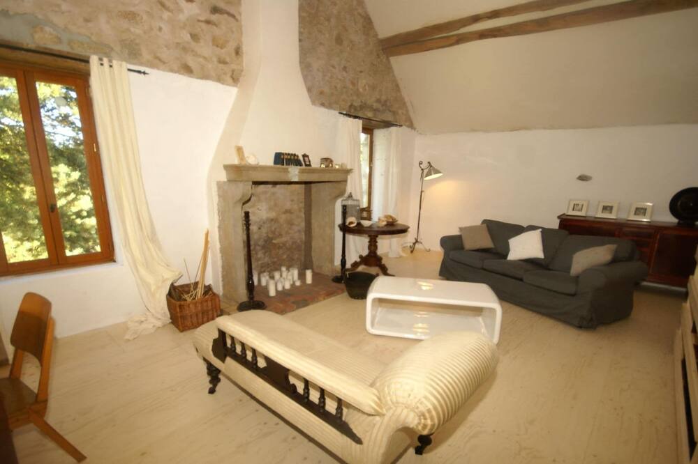 Photo of Livingroom in Saint-Germain-des-Champs
