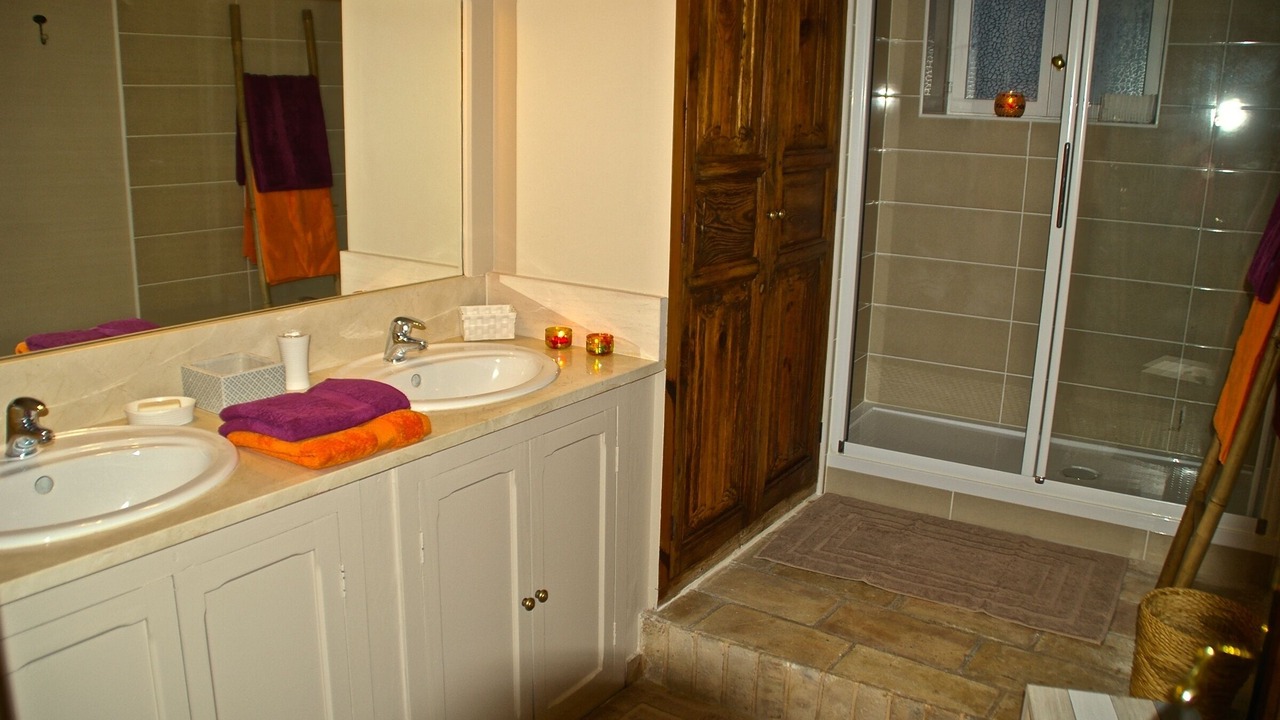 Photo of Bathroom in Omerville
