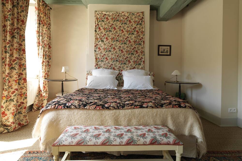Photo of Bedroom in Saint-Fargeau