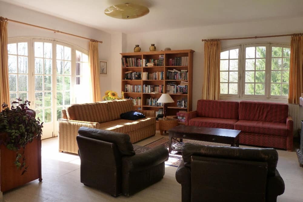 Photo of Livingroom in Jars