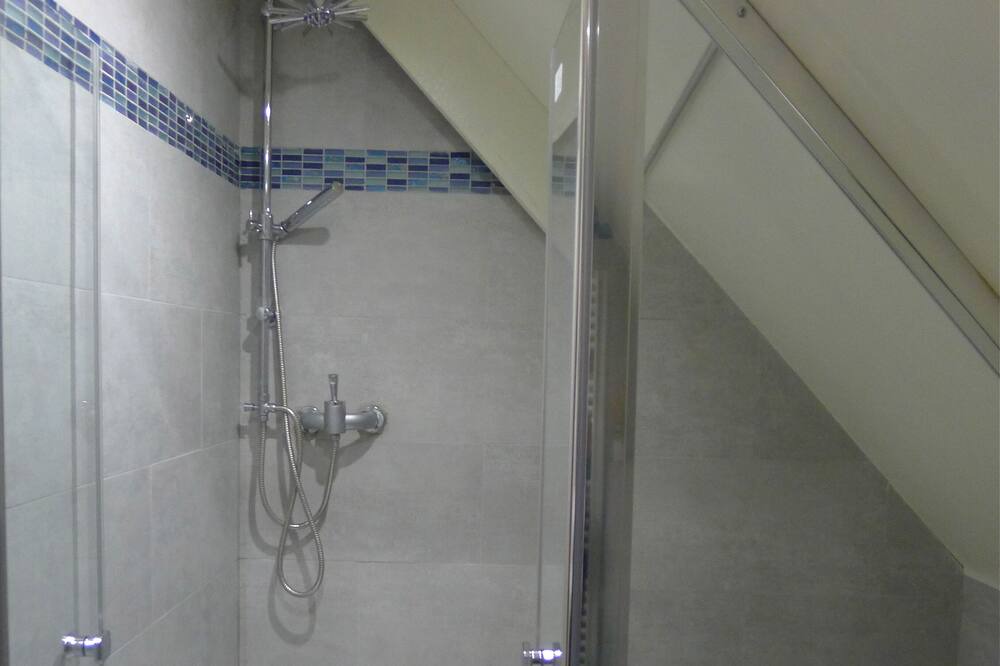 Photo of Bathroom in Miannay