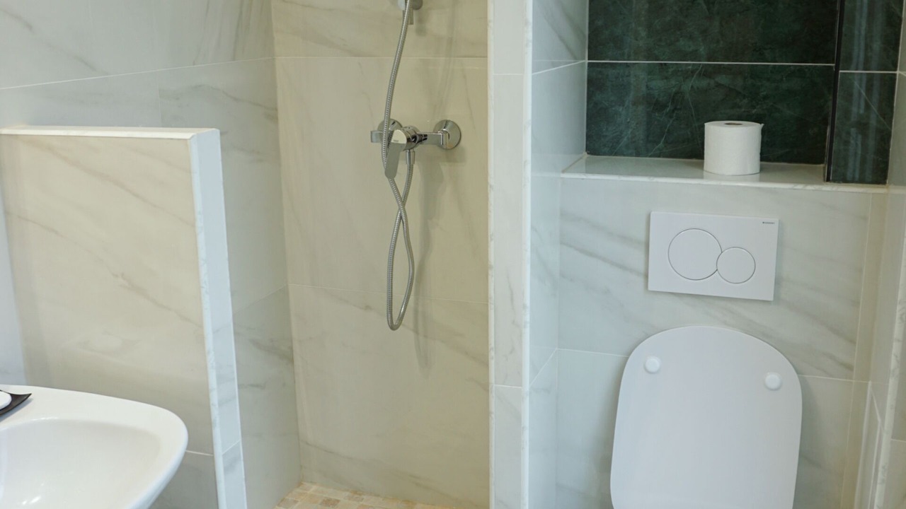 Photo of Bathroom in La Roche-Guyon