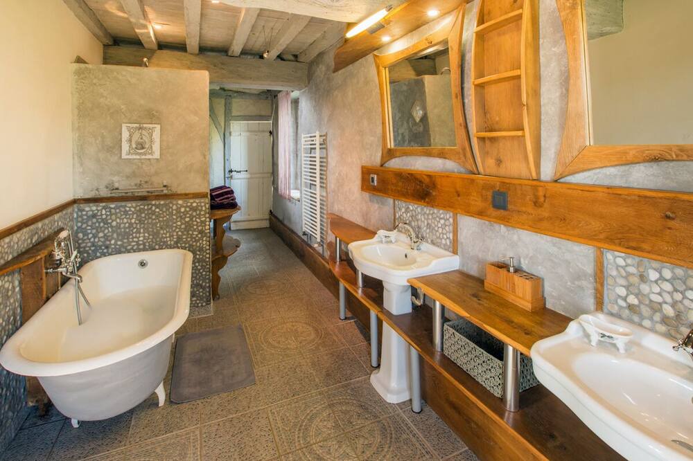 Photo of Bathroom in Longmesnil