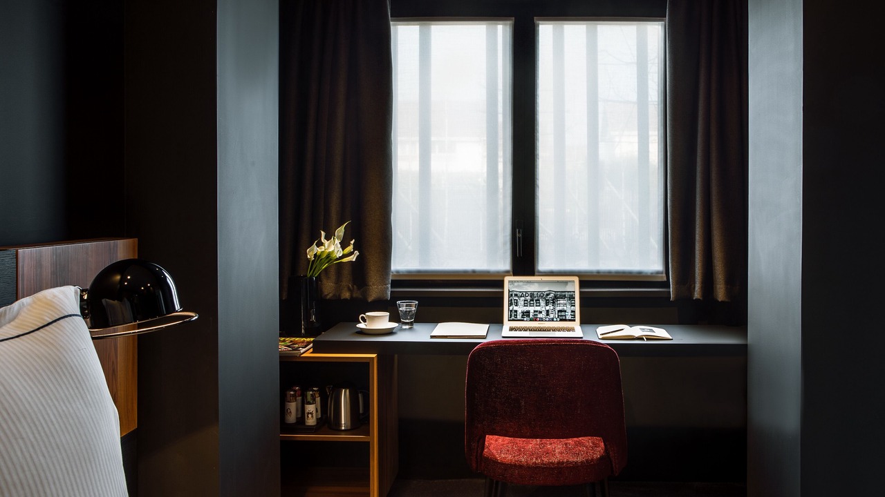Photo of Bedroom in Lens