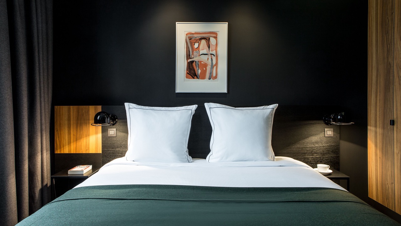 Photo of Bedroom in Lens