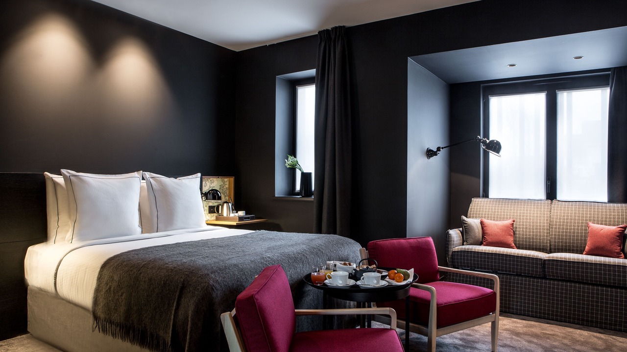Photo of Bedroom in Lens