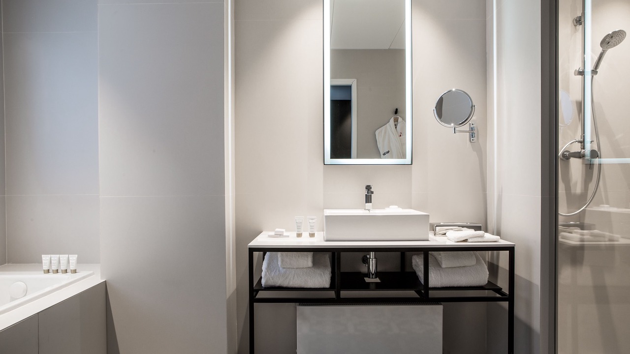 Photo of Bathroom in Lens