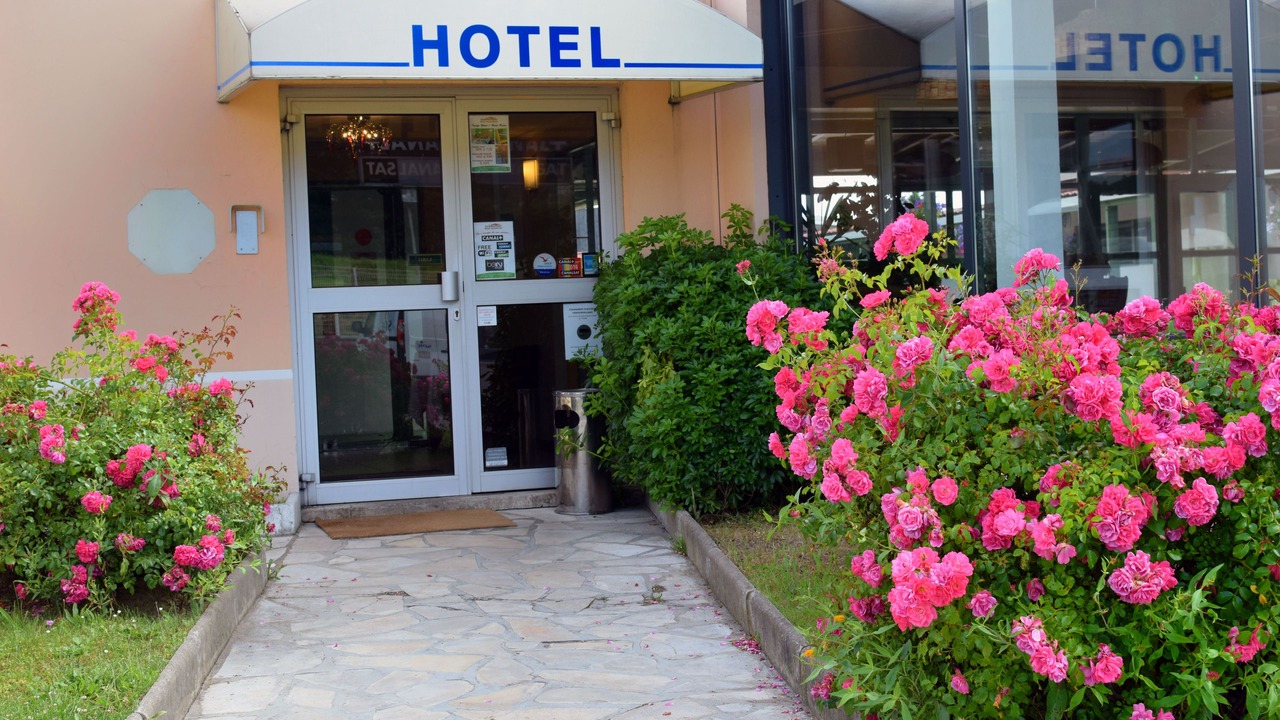 Photo of Outdoor in Epone