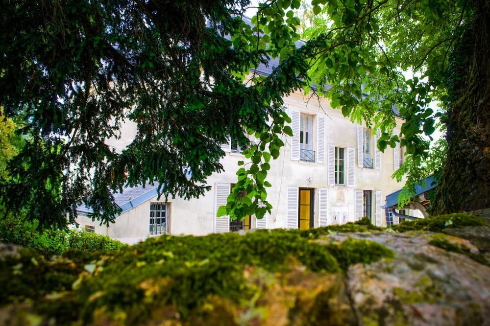 Photo of Outdoor in Montlevon