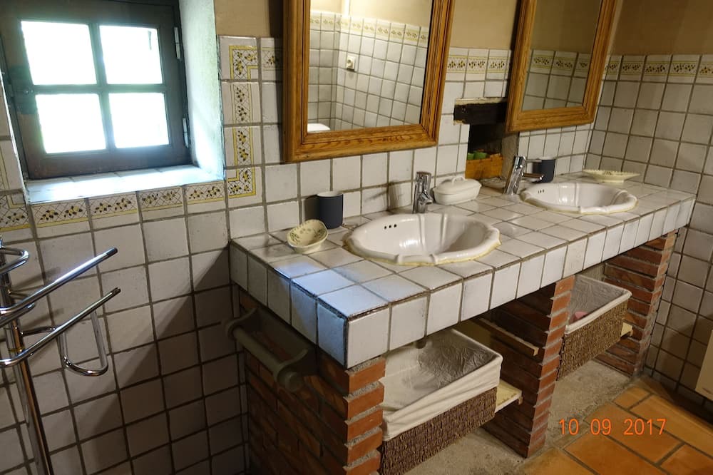 Photo of Bathroom in Vogue