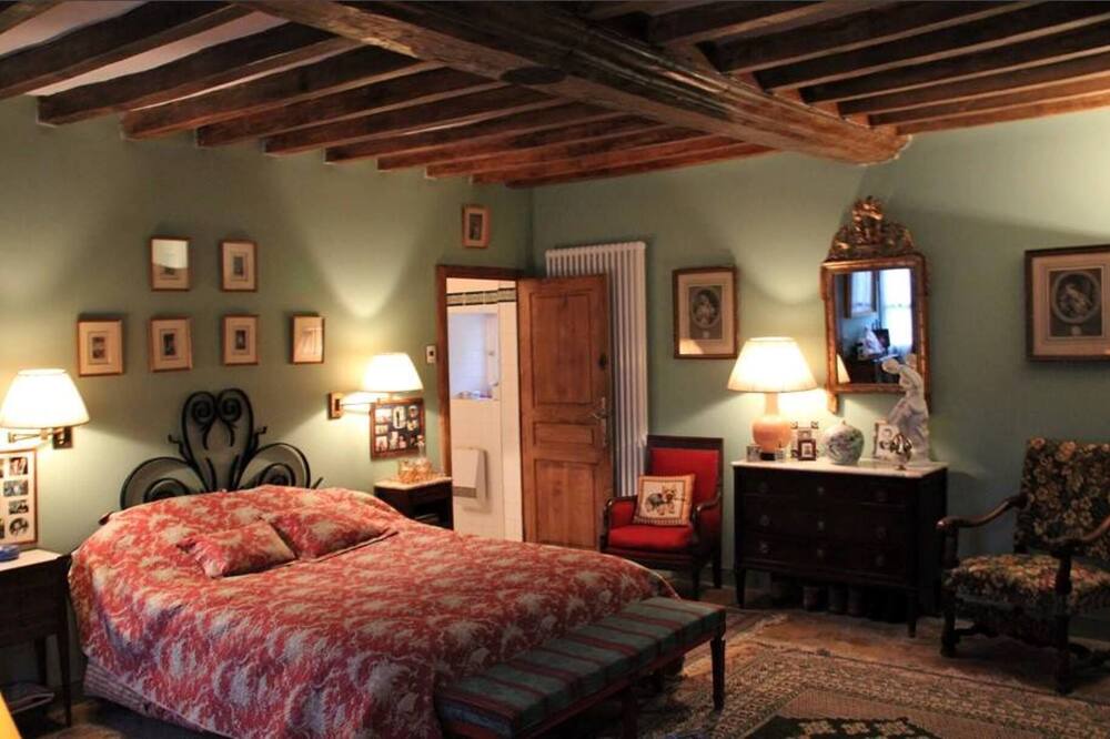 Photo of Bedroom in La Chapelle-Montligeon
