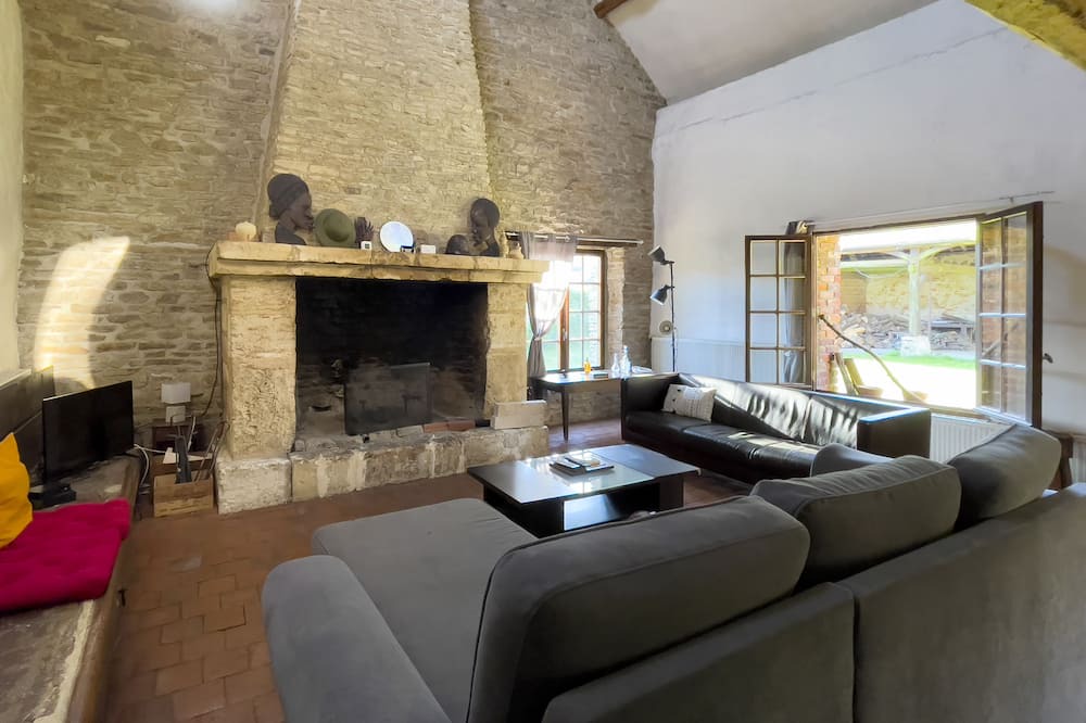 Photo of Livingroom in Cernoy