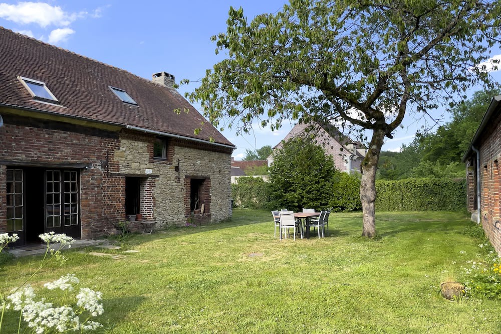 Photo of Outdoor in Cernoy