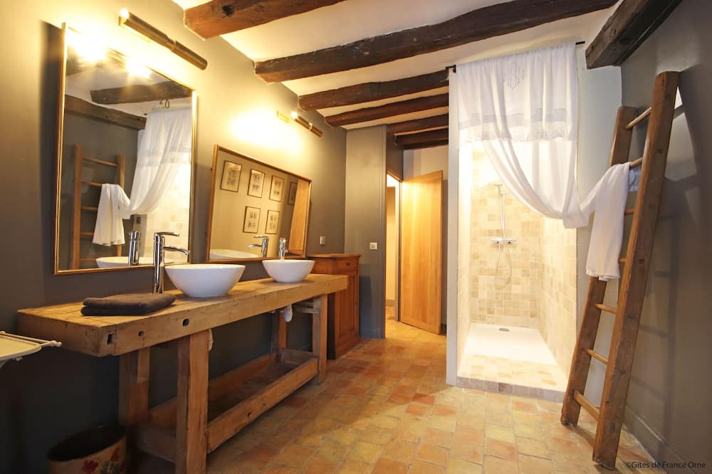 Photo of Bathroom in Belleme