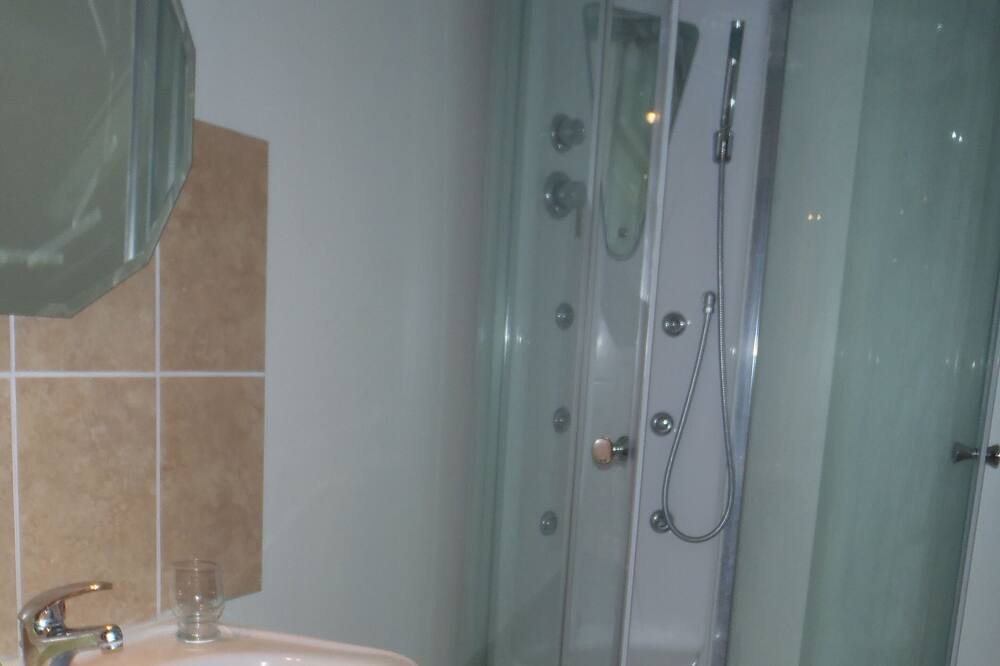 Photo of Bathroom in Londinieres
