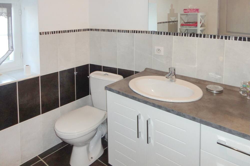 Photo of Bathroom in Saint-Pierre-de-la-Fage