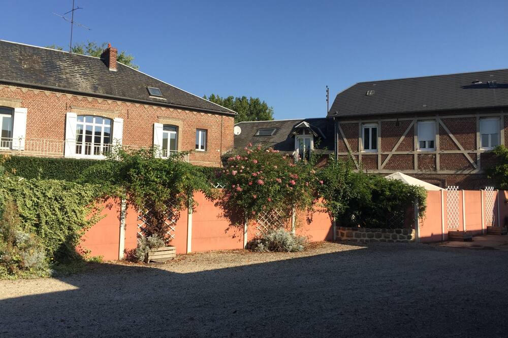 Photo of Outdoor in Croix-Moligneaux