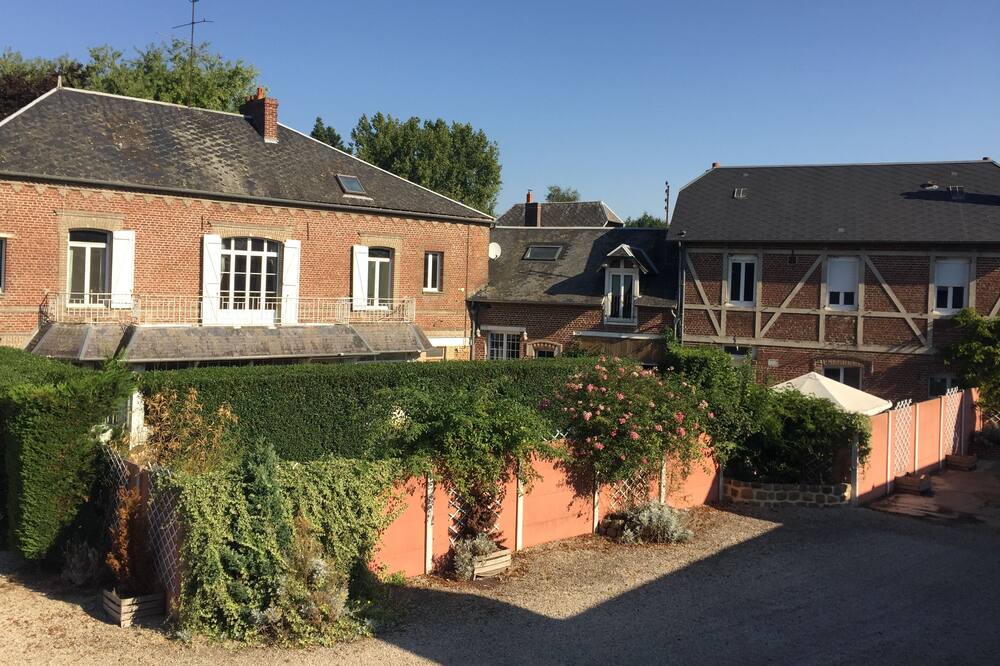 Photo of Outdoor in Croix-Moligneaux
