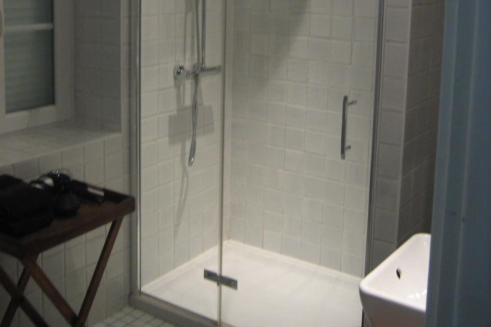 Photo of Bathroom in La Machine
