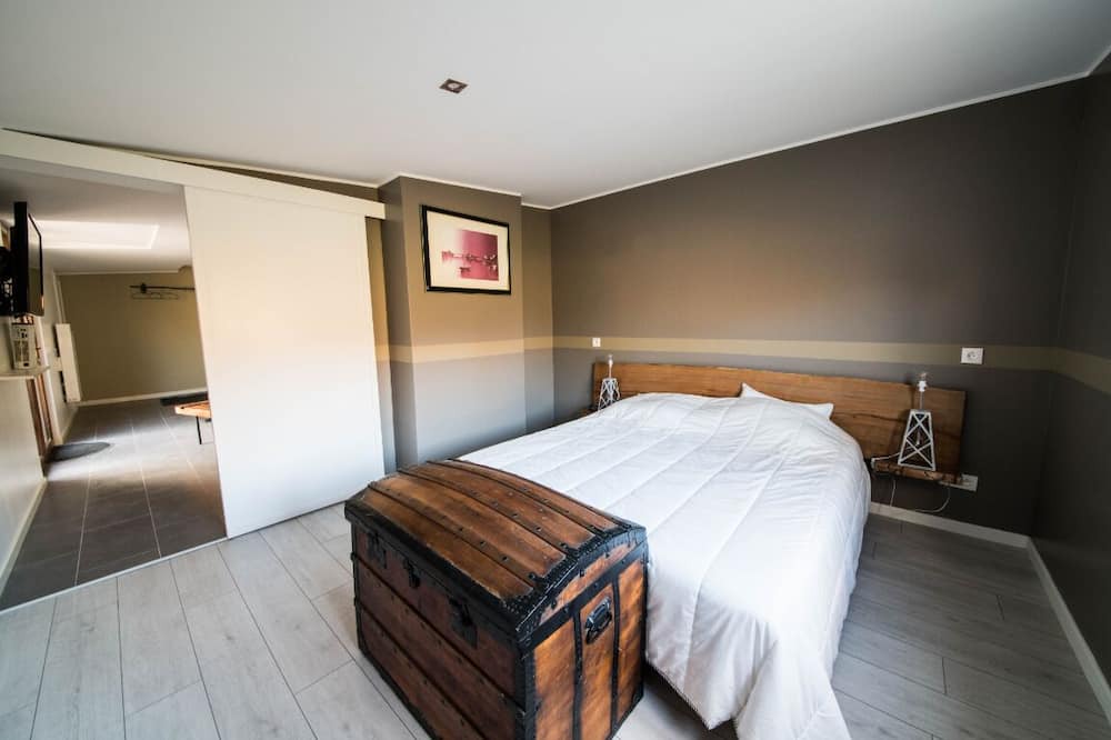 Photo of Bedroom in Festubert
