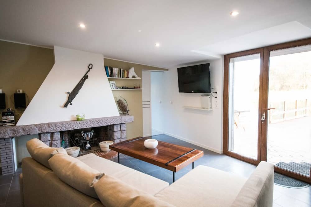Photo of Livingroom in Festubert