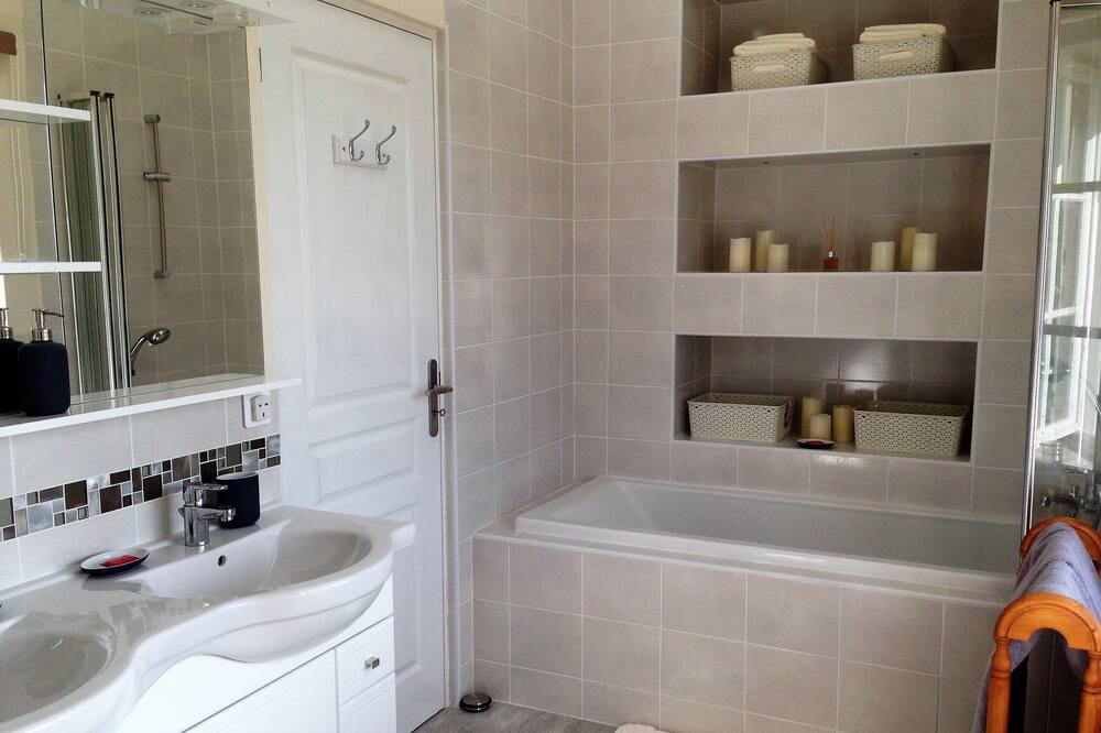 Photo of Bathroom in Chateau-Garnier