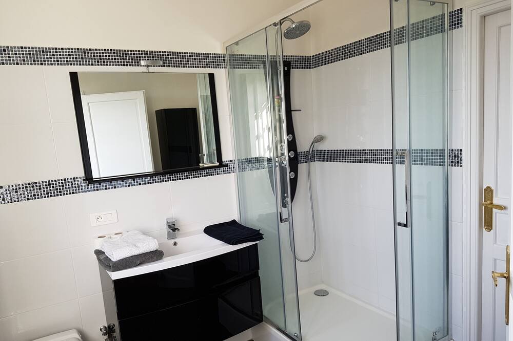 Photo of Bathroom in Aigremont