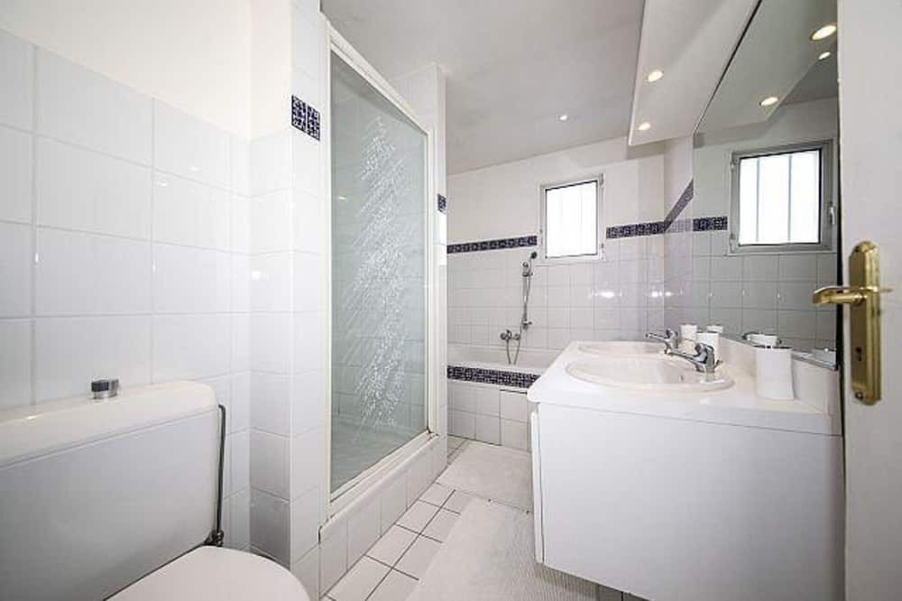 Photo of Bathroom in Suresnes
