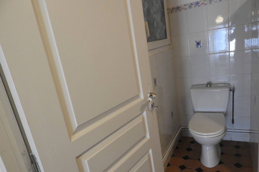 Photo of Bathroom in Montreuil-sur-Breche