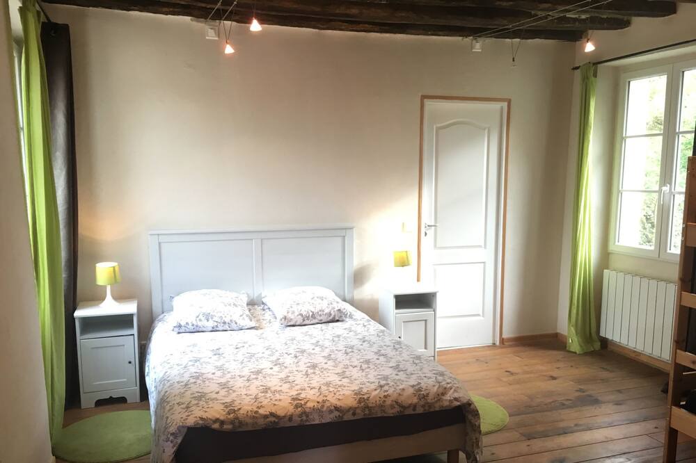 Photo of Bedroom in Thiveral-Grignon