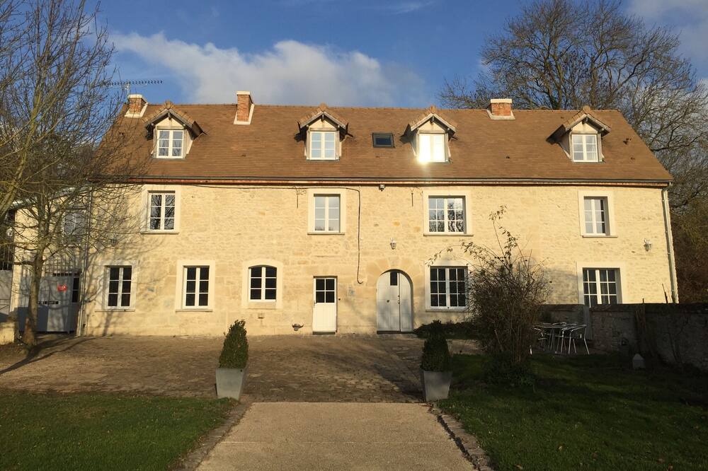 Photo of Outdoor in Thiveral-Grignon