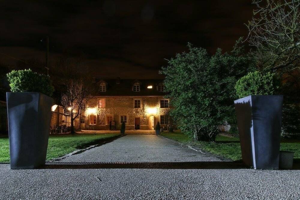 Photo of Outdoor in Thiveral-Grignon