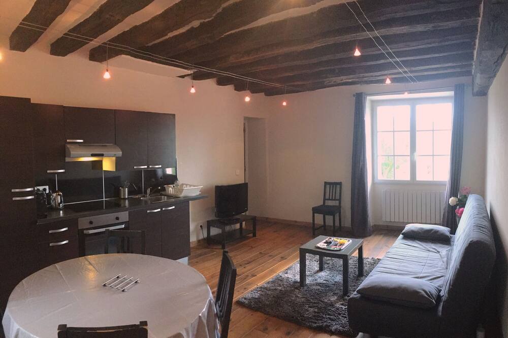 Photo of Livingroom in Thiveral-Grignon